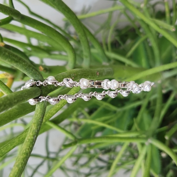 NEW! Avon Pearly Sparkly Bracelet - NIB - Picture 8 of 12